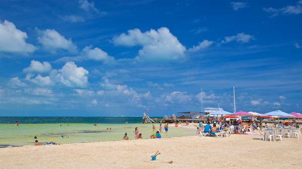 Langosta Beach near Zoëtry Villa Rolandi Isla Mujeres with family-friendly shoreline and calm Caribbean waters